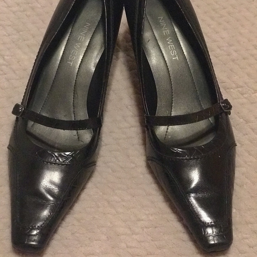 Nine West black shoes